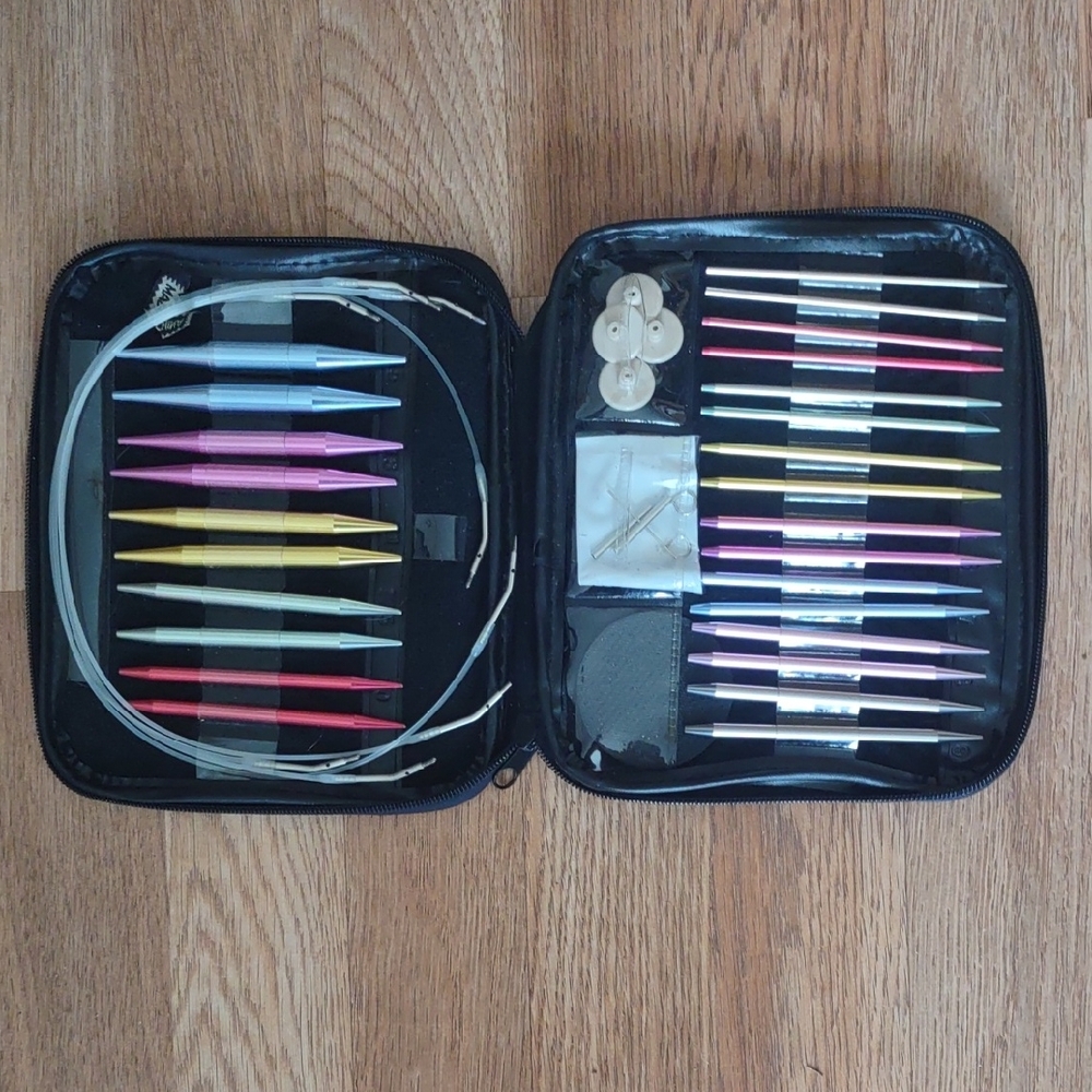 Interchangeable Circular Knitting Needle Set with Case